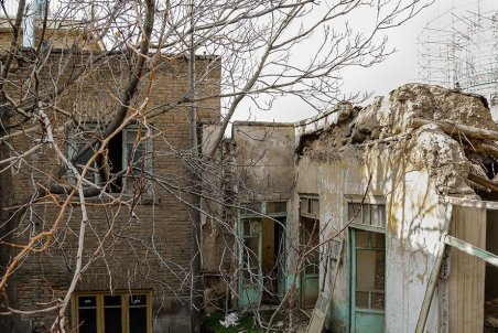 درِ خانه شیخ فضل الله را گل گرفتند/ مالک: آماده فروش ملک به شهرداری هستیم