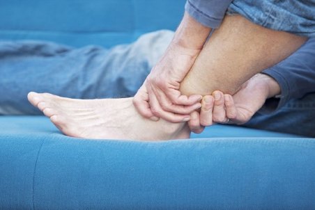 ۷ دلیل گزگز مداوم پا