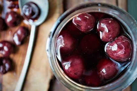 طرز تهیه ترشی آلبالو