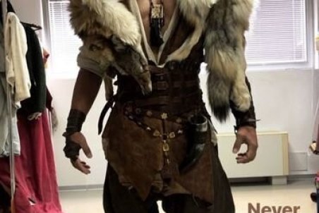 (عکس) لباسهای عجیب و غریب ارشا اقدسی