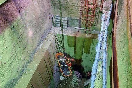 سقوط مرگبار کارگر به گودال ۲۰ متری / تصاویر