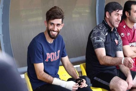 (عکس) لژیونر ملی پوش روی نیمکت پرسپولیس