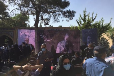 آغاز وداع با محمد علی کشاورز در قطعه هنرمندان با حضور وزیر ارشاد