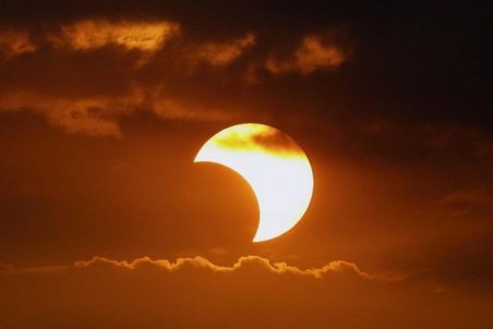 آغاز خورشید گرفتگی در تهران (۱ تیر)