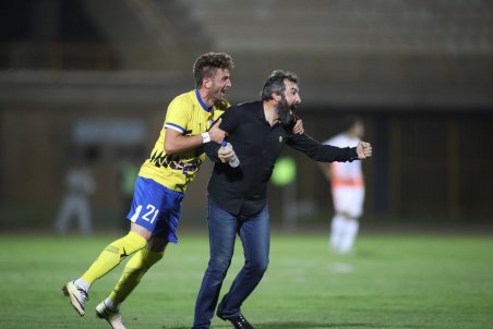 لطیفی: فرهاد مجیدی اسیر بی تجربگی خودش شد