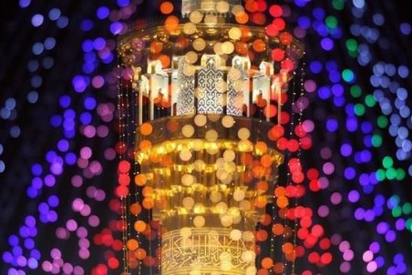 حرم حضرت شمس الشموس(ع) با 80 هزار لامپ نورآرایی شد