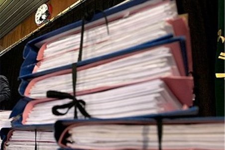 بازپرسی که به خاطر مخالفت با دستور طبری از تهران به اراک منتقل شد کیست؟+عکس