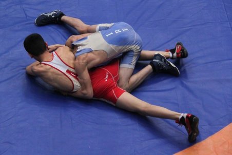 احتمال تعویق لیگ کشتی تا شهریور/ سلامت کشتی‌گیران فدای لیگ نشود