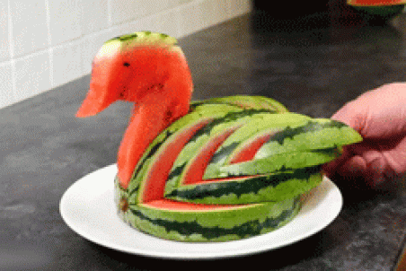 طراحی جالب هندوانه به شکل مرغابی + فیلم