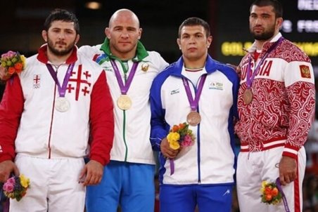 پیگیری مدال طلای کمیل قاسمی/ صالحی‌امیری با ارسال نامه‌ای خواستار ورود جدی اتحادیه جهانی کشتی شد