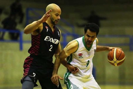 انحلال تیم بسکتبال ذوب‌آهن کذب است؛ بازگشت مهاجم صربستانی