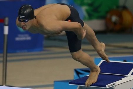 انصاری: فوتبالیست‌ها کرونا می‌گیرند شنا تعطیل می‌شود!