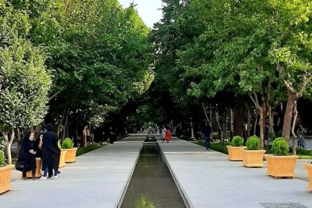 آب در جوی‌ِ چهارباغ جاری شد