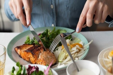 آیا ‌کرونا از طریق غذا و نوشیدنی منتقل می‌شود؟