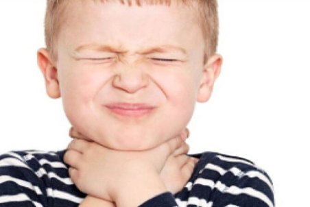 راهکار‌های خانگی برای تسکین گلودرد در افراد کرونایی