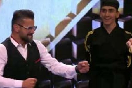 تخته شکانی امین حیایی بر روی صحنه عصر جدید + فیلم