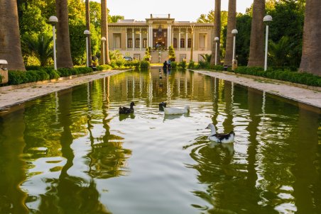 باغ عفیف آباد شیراز