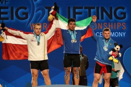 هاشمی: بی‌انگیزه شده‌ایم/ قرارداد کشتی‌گیران و وزنه‌برداران باید حداقل نصف فوتبالیست‌ها باشد