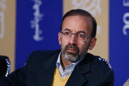 انتقاد تند بازیگر سریال پایتخت از مجوز کارگردانی «محمدامین کریم‌پور»