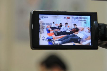 اهدای خون توسط خبرنگاران قمی به روایت تصویر