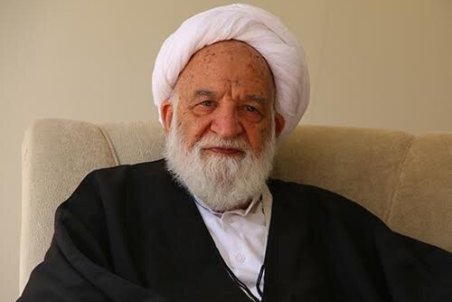 احمدی نژاد در منزل بماند و راز و نیاز کند