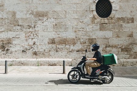 ۳۵ درصد پیک‌های موتوری تعطیل شدند/ روزی ۸ دهم لیتر بنزین کفاف نیاز ما را نمی‌دهد