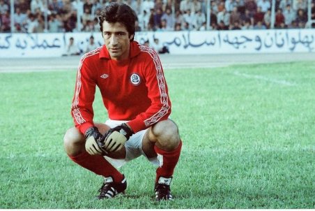 (عکس) تصویری دیده نشده از ناصر حجازی در خیابان‌های لندن