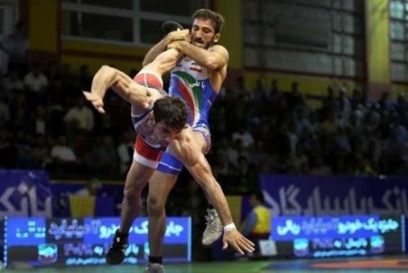 یخکشی:‌ صبح‌ها بنایی و شالیکوبی می‌کنم و عصرها کشتی می‌گیرم