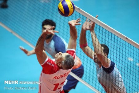 با نحوه برگزاری لیگ موافقم/ امیدوارم والیبال را به خانه‌ها ببریم