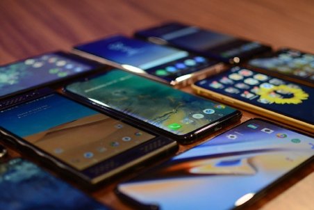 قیمت های نجومی بازار موبایل؛ خرید با نرخ نیمایی فروش با دلار ۲۴ هزار تومانی!