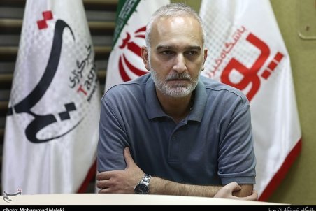 بیژن بنفشه‌خواه: به‌خاطر تسمخر ماهواره فحش خوردیم