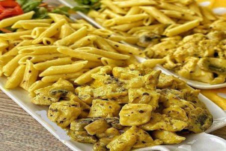 طرز تهیه مرغ قارچ کاری با پاستا