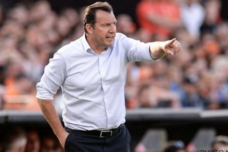 فدراسیون فوتبال در قرارداد ویلموتس پنهان‌کاری‌ کرد / وزیرش ورزش ‌به مجلس فراخوان شد