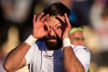 شریفات: رختکن نداشتیم و زیر درخت لباس عوض می‌کردیم!