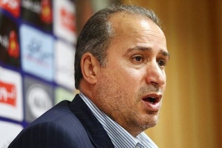 عرق سرد روی پیشانی مهدی تاج در جلسه بررسی قرارداد ویلموتس/عکس