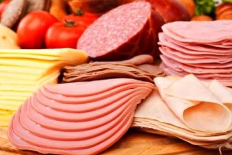 طرز تهیه کالباس خانگی لیوانی با طعم ساده و دودی