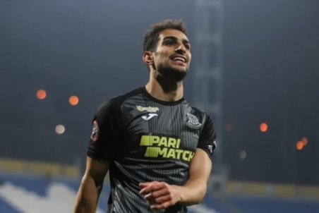 یک گزینه دیگر گل محمدی هم پرید