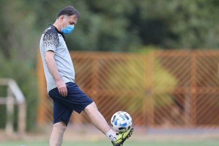 نامجومطلق: حتی اگر یک بازیکن هم جدا شود، نمی‌توانم در استقلال بمانم