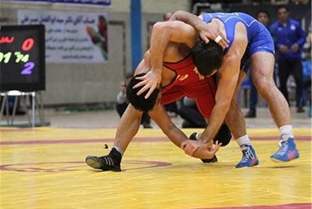 طاهری: از فروردین در گرمای اهواز تمرین می‌کنم که در لیگ کشتی بگیرم