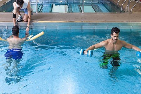 انواع آب‌درمانی و فواید آن‌ها