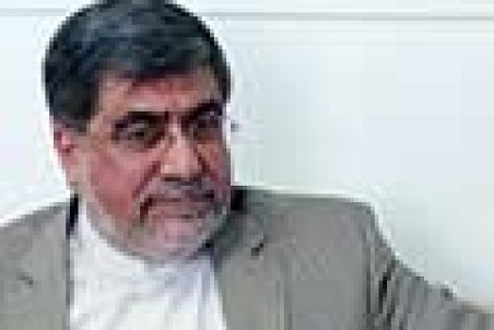 واکنش تند جنتی به حذف جنجالی عکس دختران