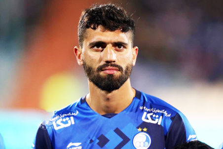 مدافع استقلال به دیدار مدیرعامل رفت/ یاغی جدید بازهم آبی‌پوش می‌ماند؟