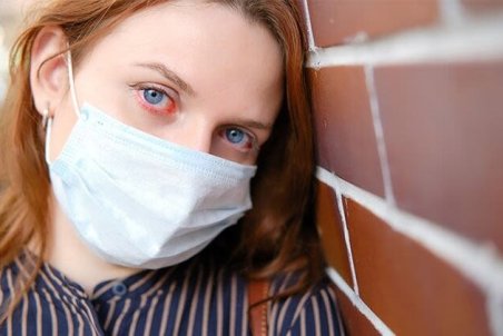چه افرادی با پوشیدن ماسک به خشکی چشم مبتلا می‌شوند؟