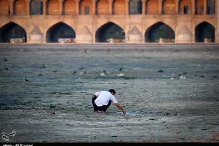نماینده مردم اصفهان: نیازی به قانون جدید برای احیای زاینده‌رود نداریم