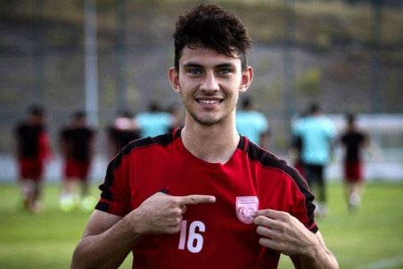 آزادی: هوادارنماهای تراکتوری باعث شدند مادرم ناراحتی قلبی پیدا کند