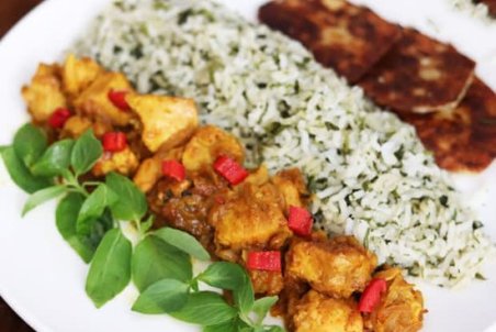 طرز تهیه گشنیز پلو با مرغ زعفرانی