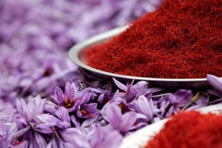 عقب نشینی صادرکنندگان، بازار قاچاق زعفران را داغ تر کرده است