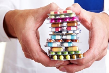 بازار سیاه «ناصر خسرو»؛ از داروی کرونا تا واکسن نفلوآنزا