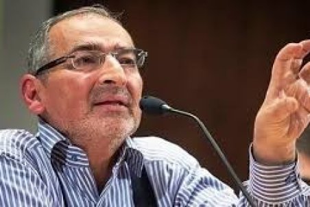 زیباکلام: لیدری موسوی خوئینی‌ها فاجعه است