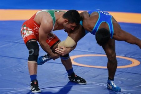 حسین‌خانی: کشتی نگیریم چه کسی خرج ما را می‌دهد؟